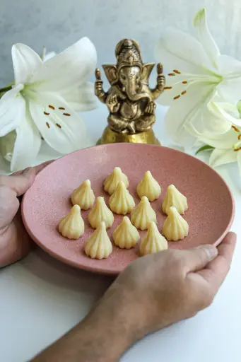 Mawa Khopra Modak (11pcs)