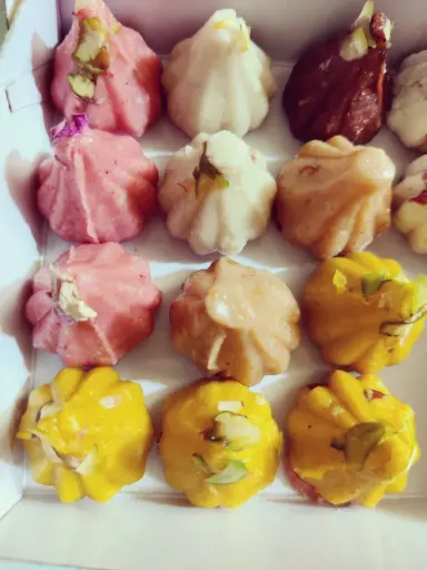 Kaju Modak (11pcs) 